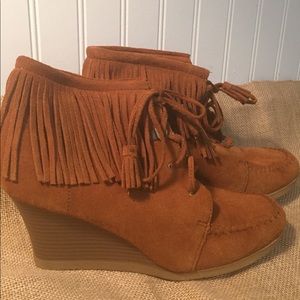 Minnetonka heel fringe ankle boots